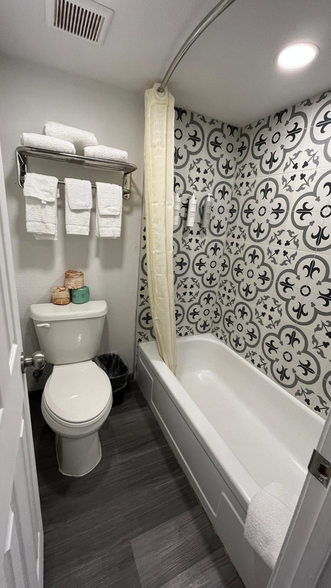 Town Place Studio Apartment Snyder Kültér fotó